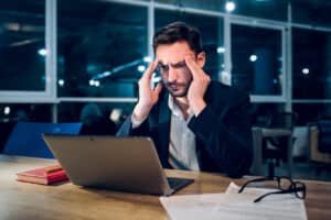 un dirigeant en permanence dans l’urgence